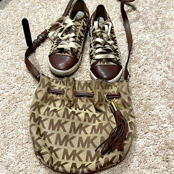Michael Kors size 7 like new barely worn - Picture 1 of 4